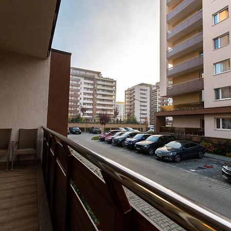 Yan Apartment - Near Mall & Free Private Parking Брашов Екстериор снимка