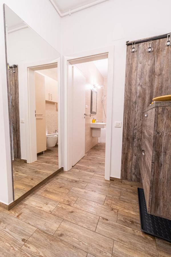 Yan Apartment - Near Mall & Free Private Parking Брашов Екстериор снимка