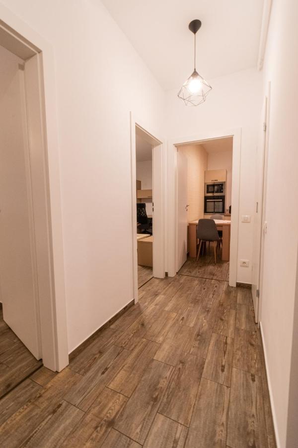Yan Apartment - Near Mall & Free Private Parking Брашов Екстериор снимка