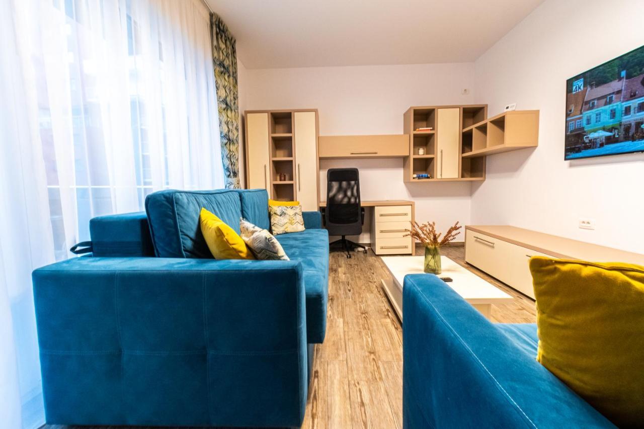 Yan Apartment - Near Mall & Free Private Parking Брашов Екстериор снимка
