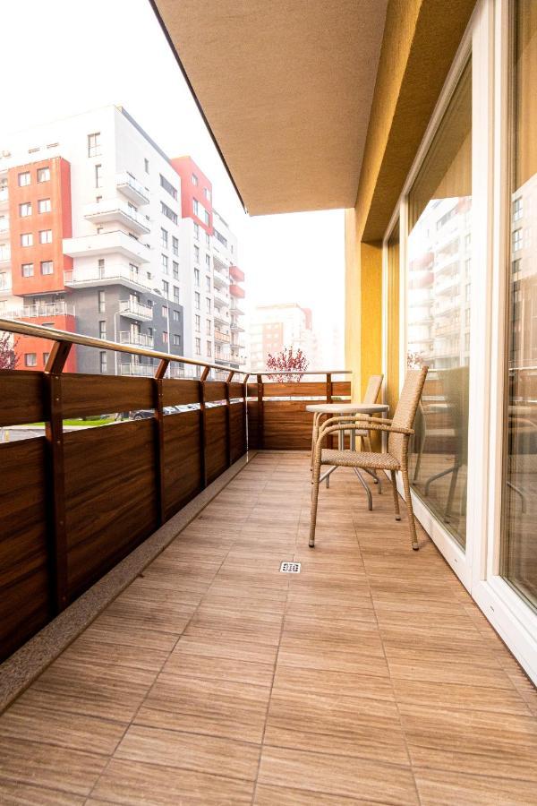 Yan Apartment - Near Mall & Free Private Parking Брашов Екстериор снимка