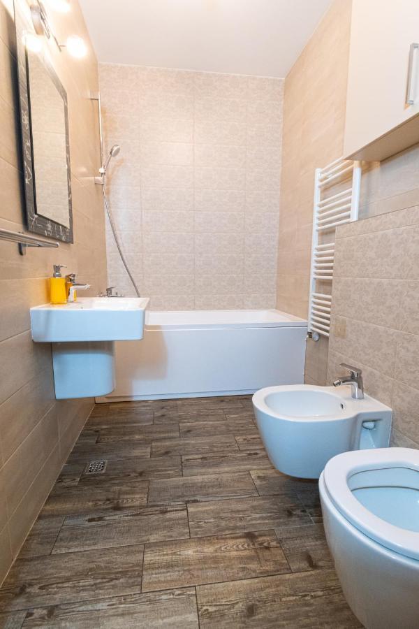 Yan Apartment - Near Mall & Free Private Parking Брашов Екстериор снимка
