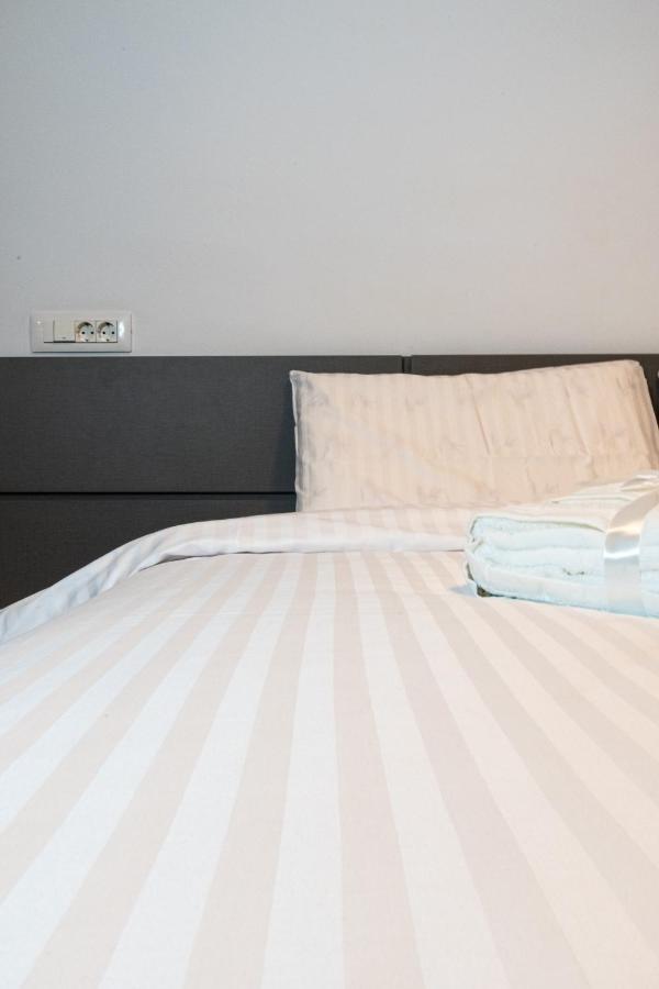 Yan Apartment - Near Mall & Free Private Parking Брашов Екстериор снимка